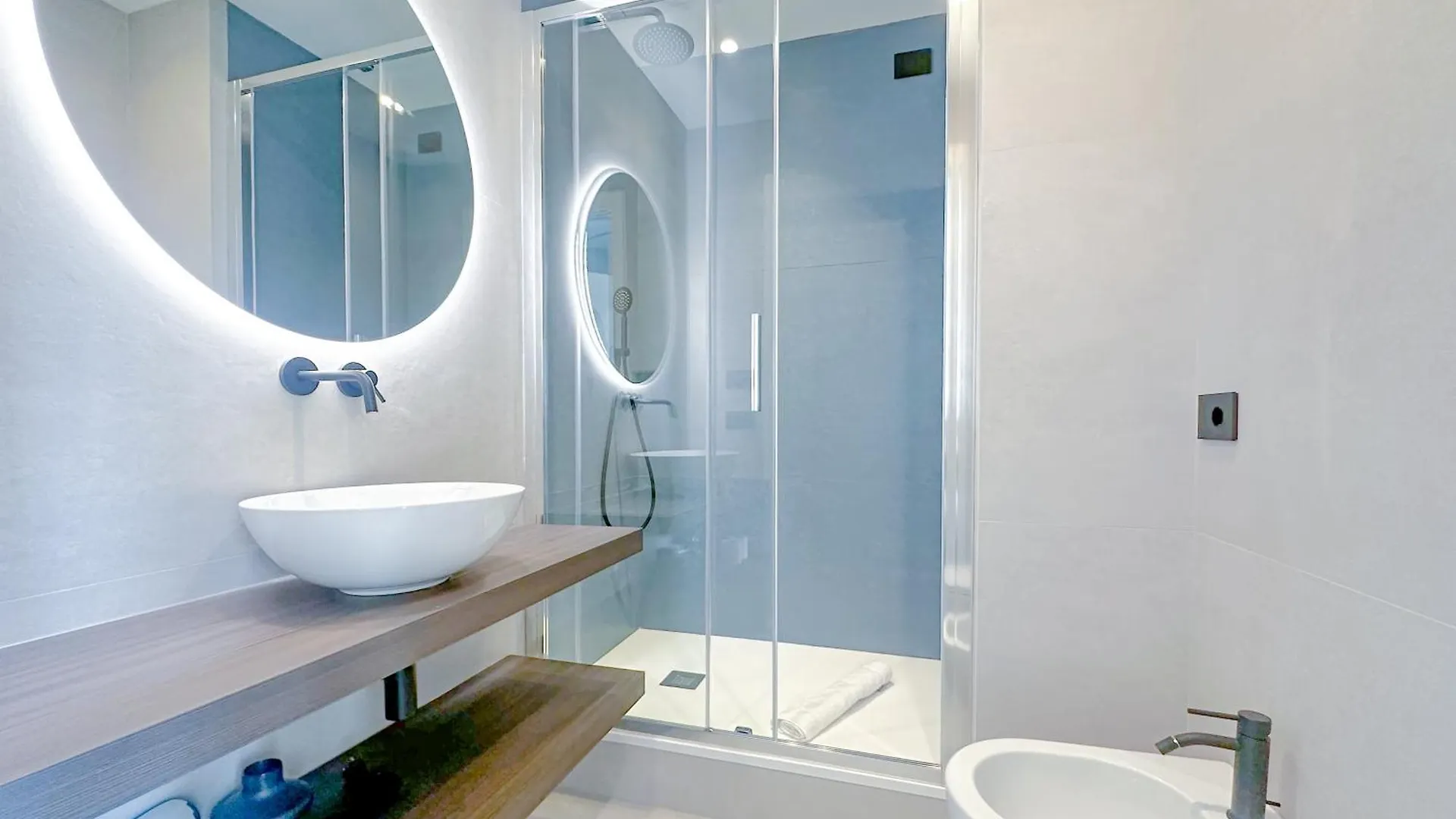 Porta Venezia - Luxy Suites - 6 Camere Milan Guest house